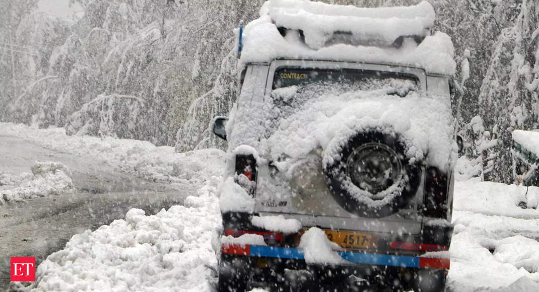 How To Stay Safe If You Re Trapped In Your Car During A Snowstorm The