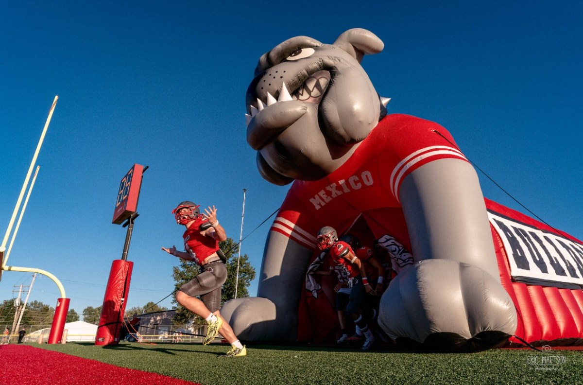 Mexico Bulldogs Football Scores First Two Touchdowns Of The Season In Home Opener Against